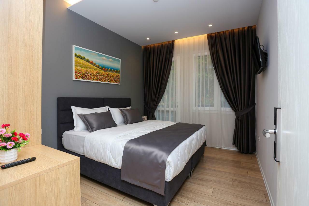 Emerald Boutique Hotel Tirana Exterior photo