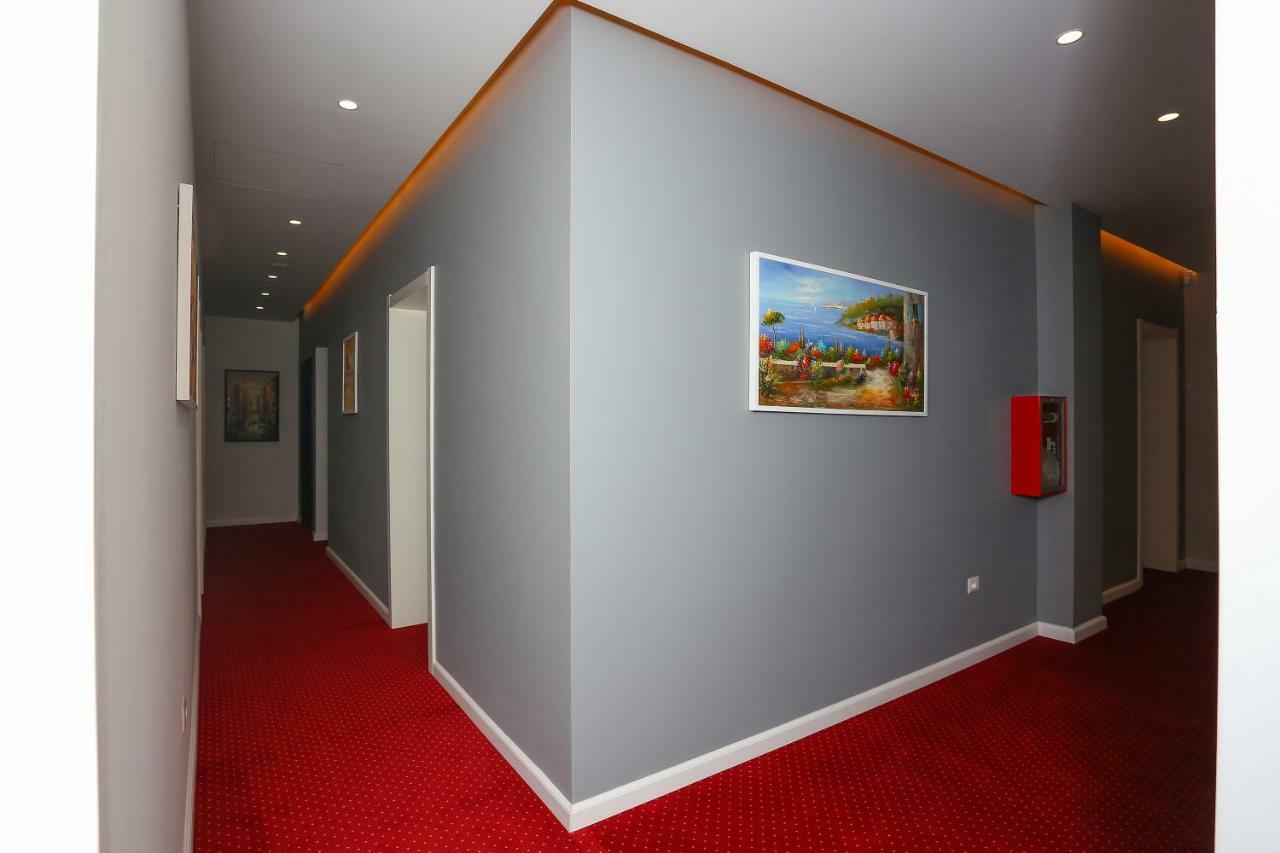 Emerald Boutique Hotel Tirana Exterior photo